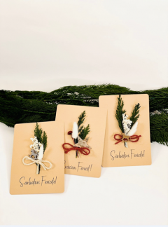 Felicitare de Craciun - Conifere Prezervate si Accesorii