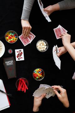Joc de carti - Vampyre Hearts: A Trick-Taking Game