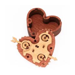 Puzzle mecanic - Tin Woodman's Heart. A mechanical box with a code lock