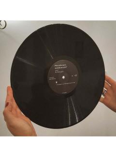 Mai este oare acesta un om? - Vinyl