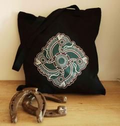 Traista cu motiv dacic „Caii solari”