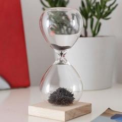 Clepsidra cu nisip magnetic