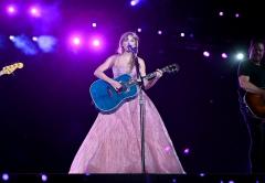 Taylor Swift. The Story of a Fashion Icon