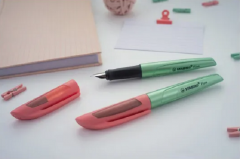 Stilou - Flow Cosmetic M + 1 rezerva, Red lips