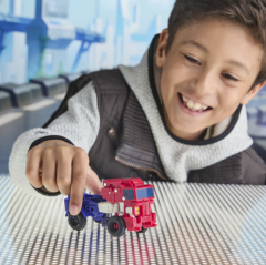 Figurina - Transformers Cyberworld - Optimus Prime