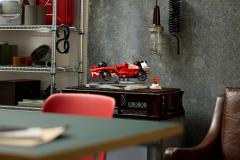 LEGO Icons - Ferrari F2004 and Michael Schumacher (11375)
