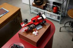 LEGO Icons - Ferrari F2004 and Michael Schumacher (11375)