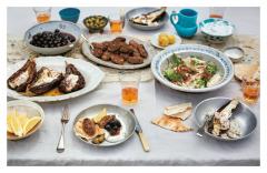 How to eat a peach: Menus, stories and places